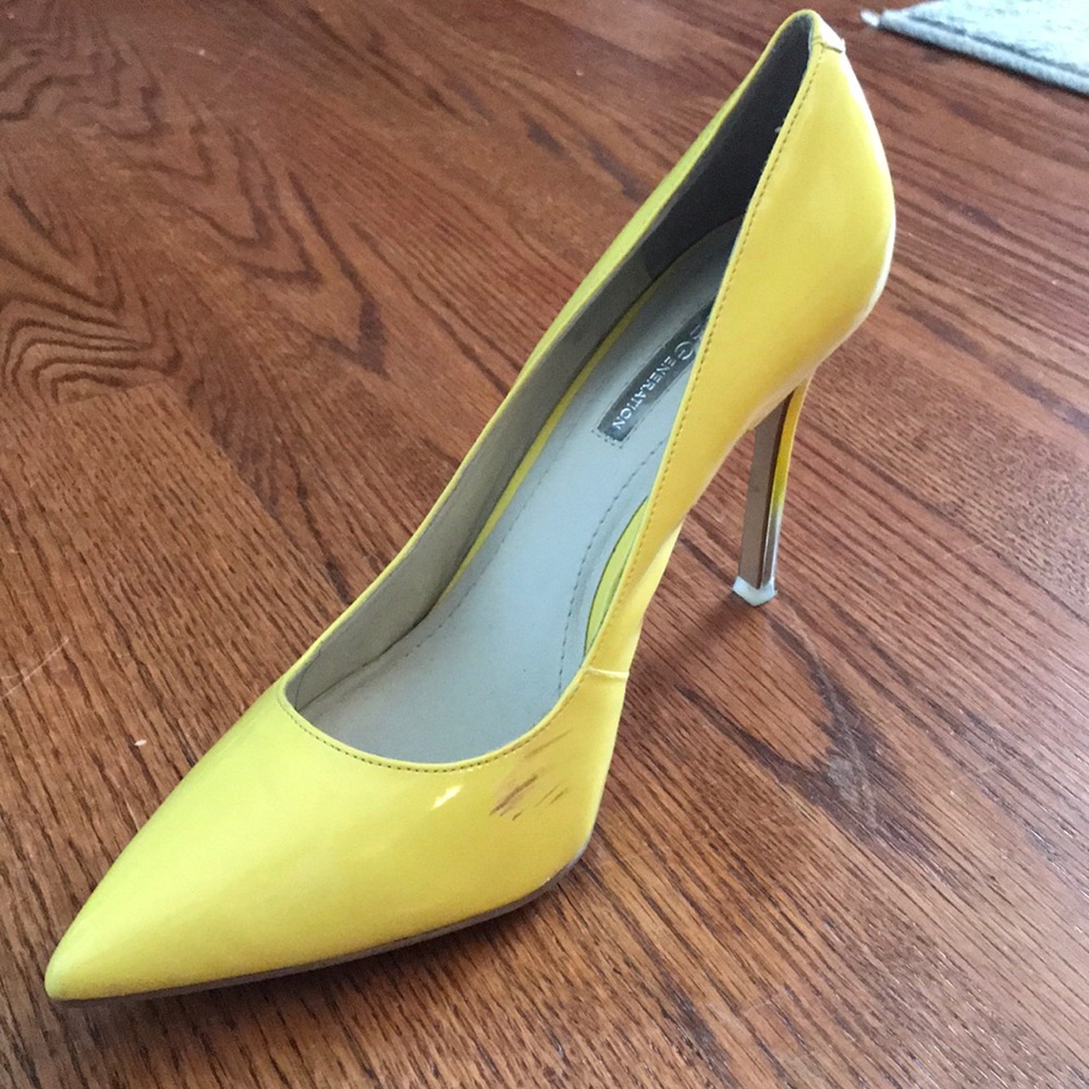 Neon yellow pumps